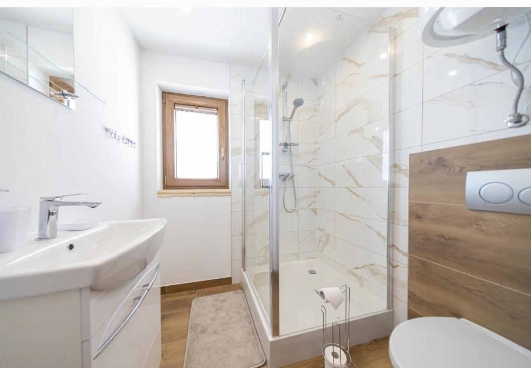 Styry Pory Roku Apartment Gron Ngoại thất bức ảnh